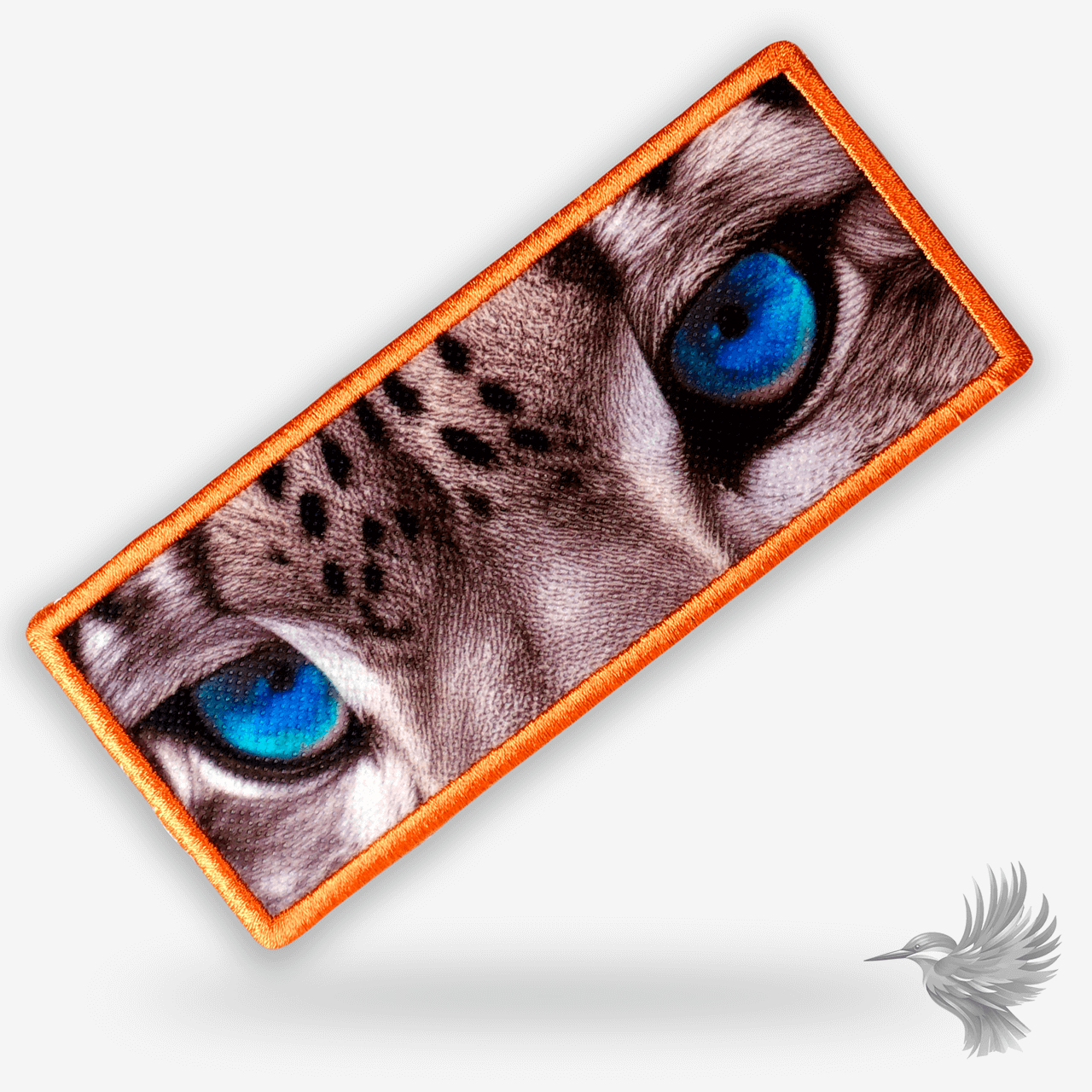 Strygemærke med vilde katteøjne – rektangulært patch med tryk og broderet orange kant til jakker, caps og streetwear.