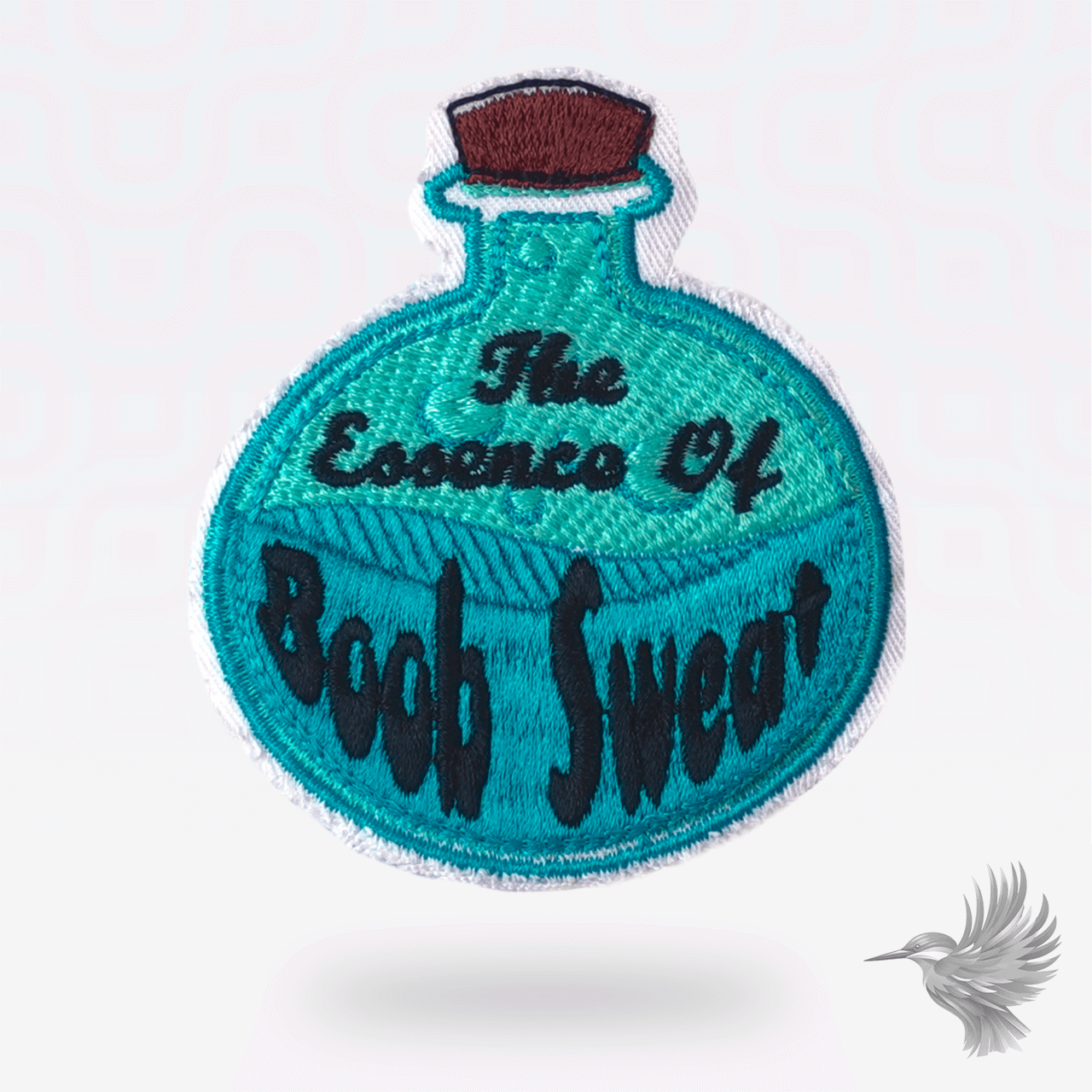 Humor strygemærke – sjovt broderet patch med flaskedesign og teksten The Essence of Boob Sweat. Perfekt til streetwear og festivaler.