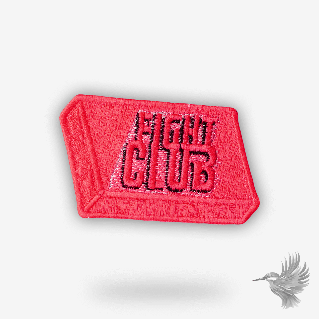 Broderet patch formet som pink sæbe med teksten “Fight Club” – film-inspireret mærke i rød og sort