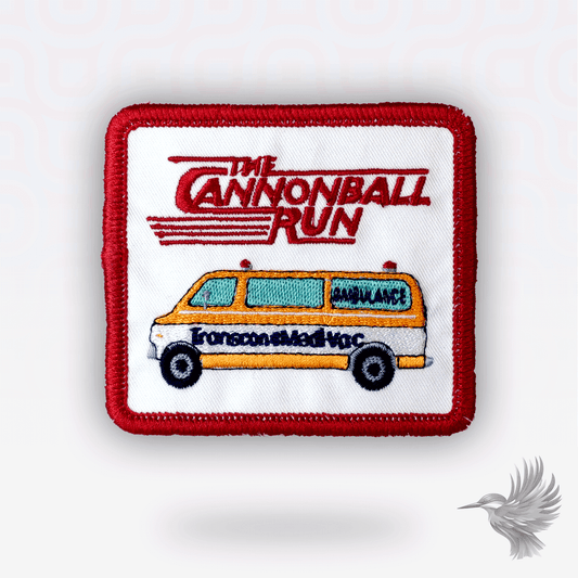 Cannonball Run strygemærke – broderet patch med logo og ambulance fra kultklassikeren, en hysterisk sjov 80’er-film.