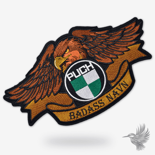 personligt PUCH symærke med ørn og BADASS NAVN, broderet patch til jakker.