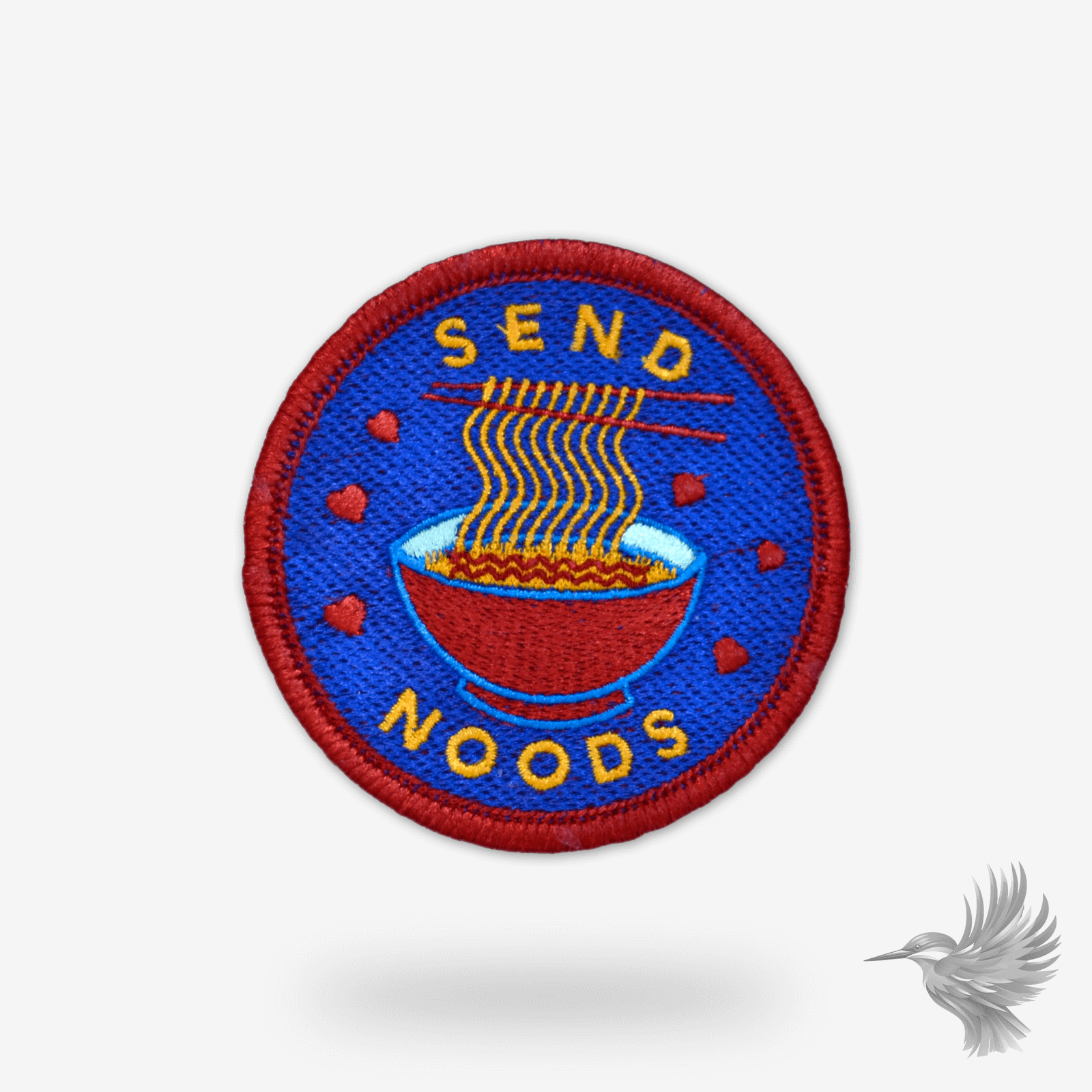 Send Noods broderet mærke med en skål nudler og farverigt design, humoristisk og sjovt broderet mærke.
