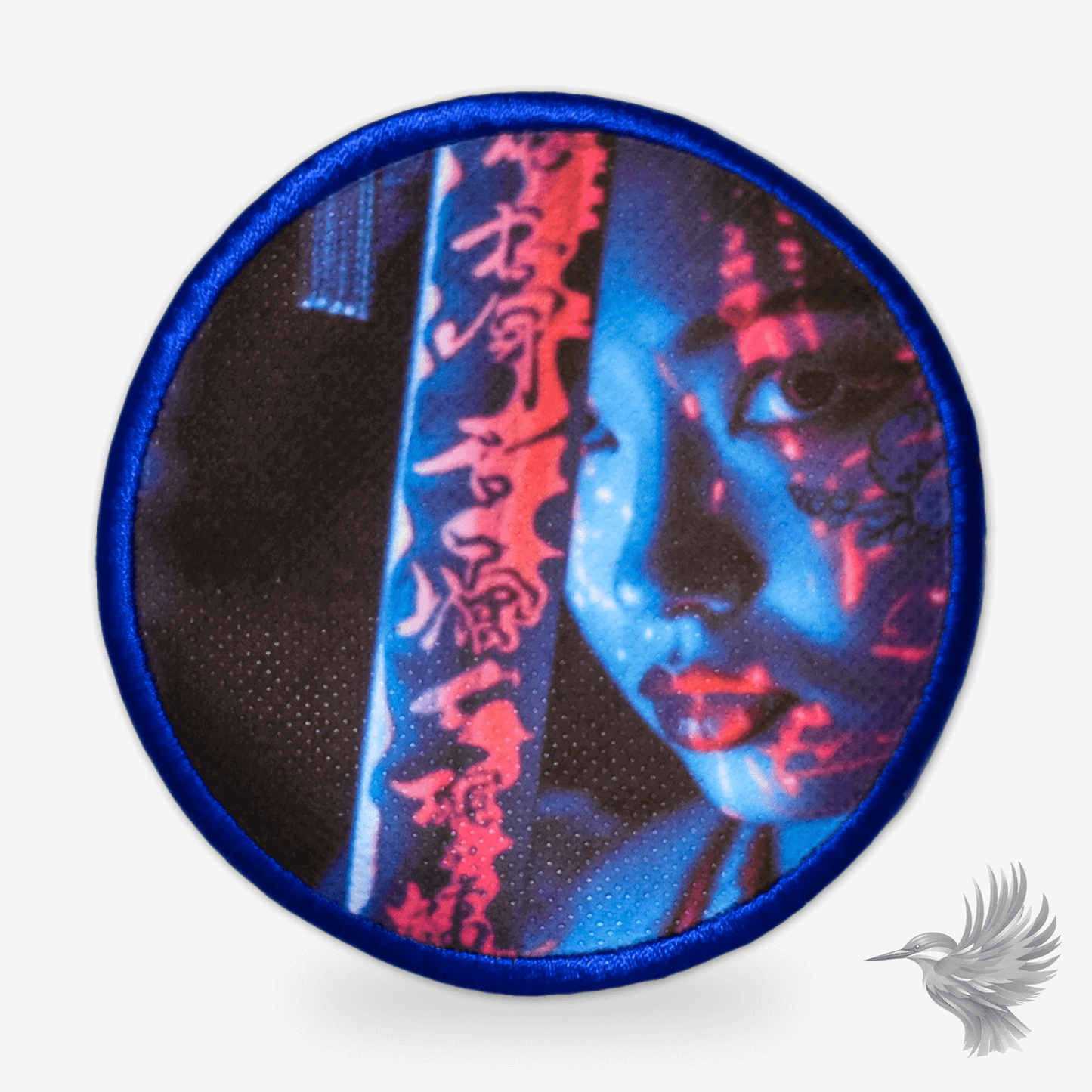 Personlige fotoprint patches strygemærker med broderet kant og realistisk fotoprint af en person.