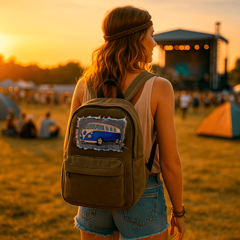 Dame med VW Bus symærke