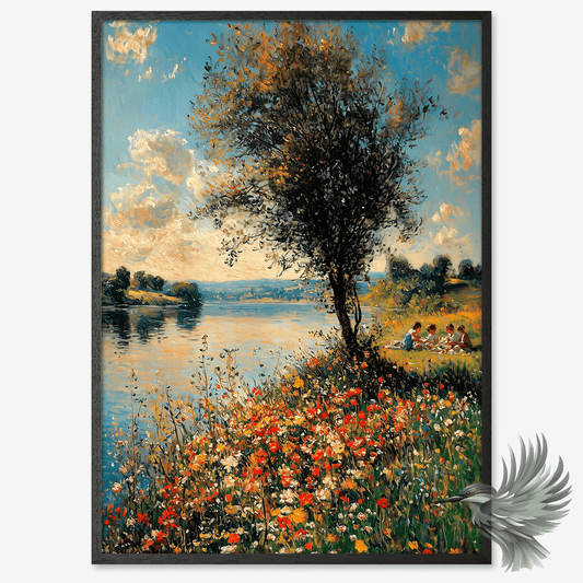 Fire personer sidder ved floden under et stort træ og nyder en frokost, omgivet af farverige blomster, med blå himmel og hvide skyer i baggrunden.