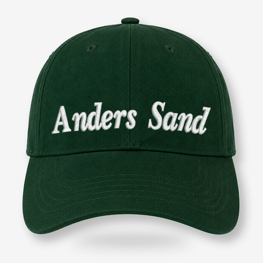 Grøn CAP Kasket med Egen Tekst og Broderi med navnet Anders Sand broderet på forsiden.