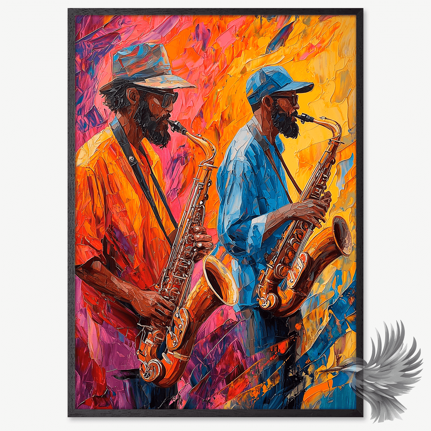 To personer spiller saxofon omgivet af stærke farver; den ene bærer en cap, den anden en fedora, i en jazzinspireret stemning.