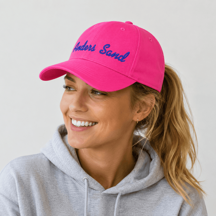 Caps Kasketter Hatte og Huer med broderi navn og logo - to farverige kasketter med unikt broderi.