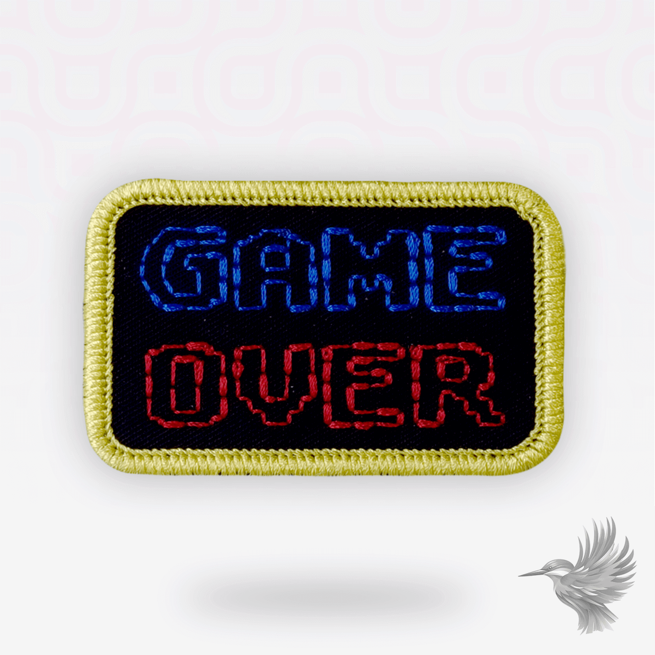 Game Over strygemærke – broderet patch i retro gaming-stil med gul kant, til jakker, hoodies, caps og streetwear.