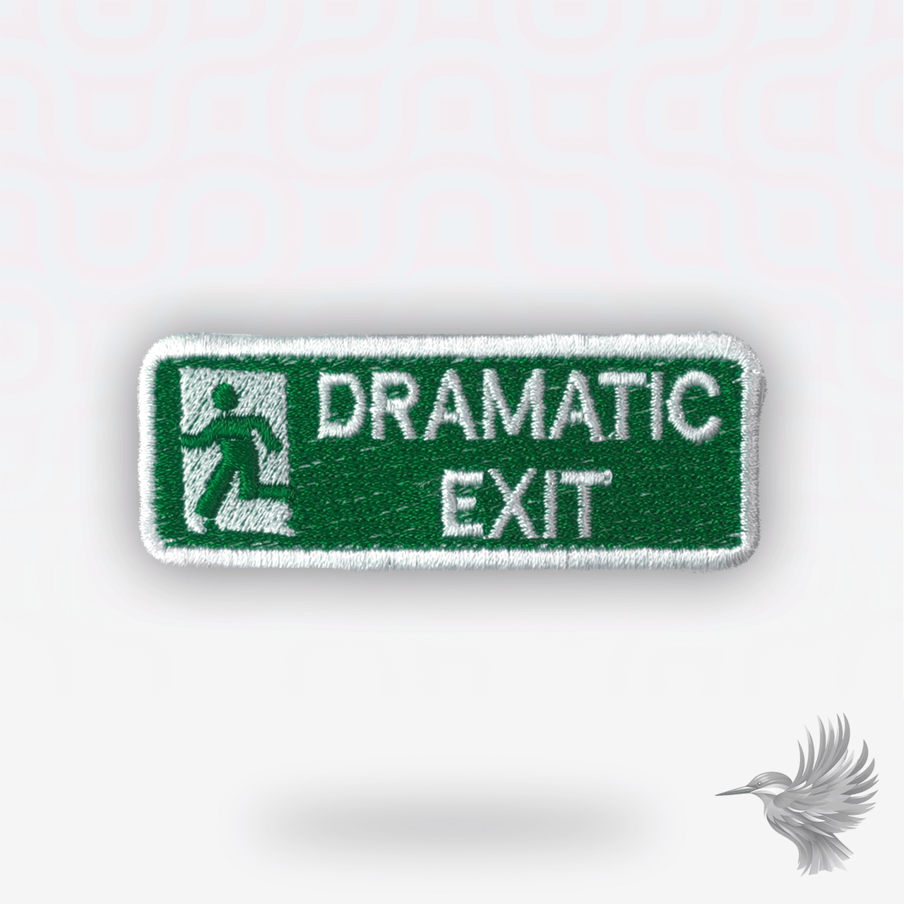 Dramatic Exit strygemærke – sjovt broderet patch inspireret af nødudgangsskilte. Perfekt til streetwear og festivaler.”