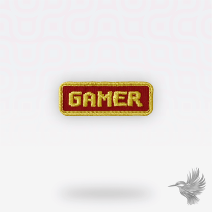 Gamer strygemærke – broderet patch i rød og guld med ordet GAMER til jakker, hoodies, caps og streetwear.