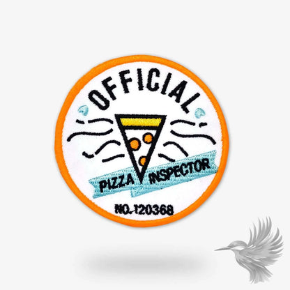 Rundt Pizza Inspector broderet strygemærke med orange kant og pizzamotiv