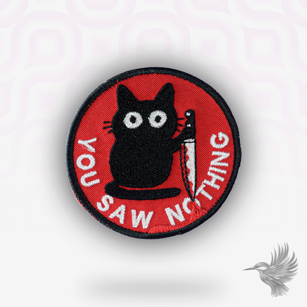 You Saw Nothing kat patch strygemærke - broderi med sort kat og kniv, humoristisk og mørk charme.