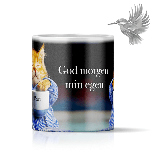Personligt krus med killing i blå skjorte – design selv navnet med kat og tekst 'God morgen min egen'.