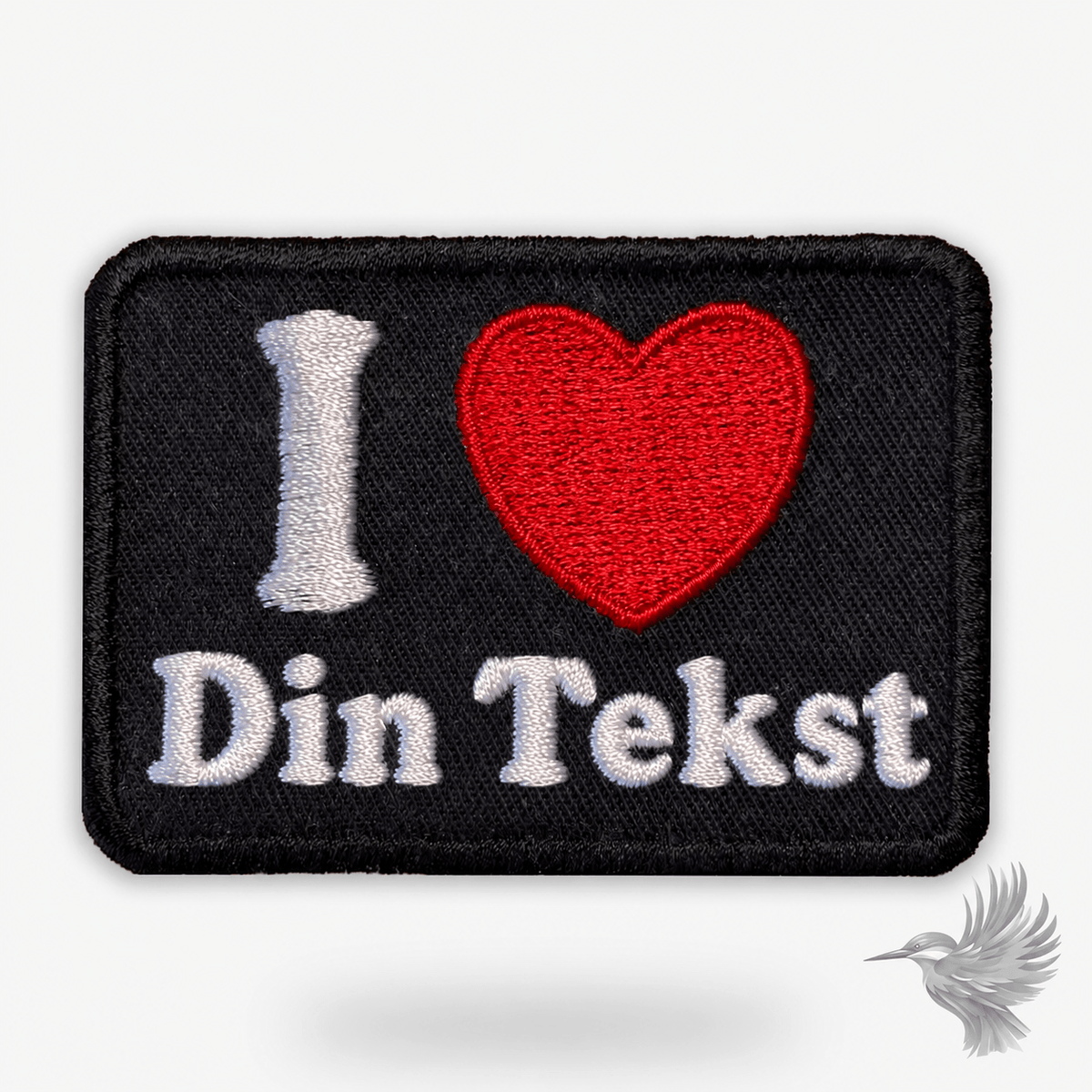 I love din egen tekst broderet mærke med rød hjerte og tekst på sort baggrund