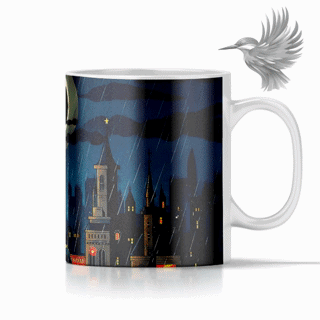 Humoristisk superhelt krus med mørk byscene, der kombinerer humor og superhelteunivers i et ikonisk design.