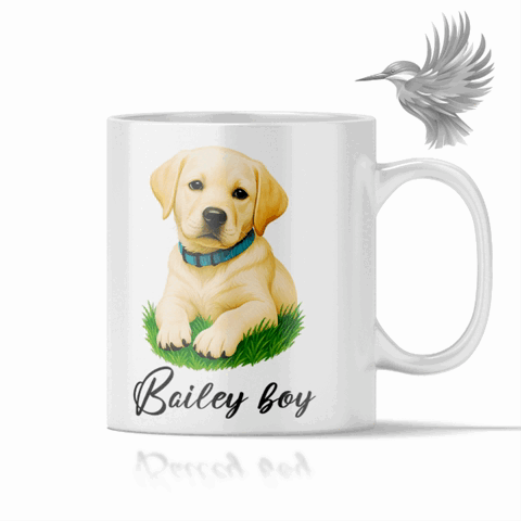 Personligt hunde krus med tegning af en glad Labrador med navn 'Bailey boy' på kruset.