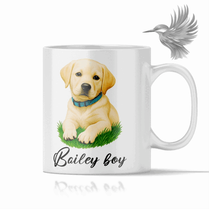 Personligt hunde krus med tegning af en glad Labrador med navn 'Bailey boy' på kruset.