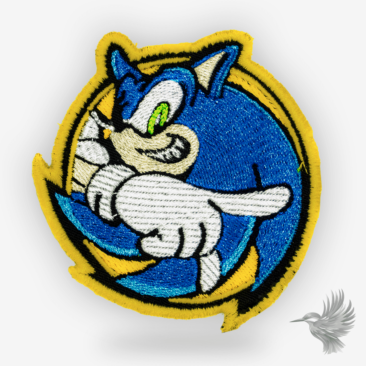Sonic the Hedgehog patch strygemærke klassisk pegende Sonic med blå figur i gul cirkel.