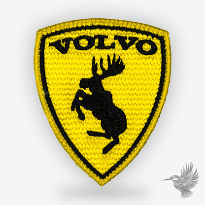 Volvo Prancing Moose patch strygemærke broderet bilhumor på gult skjold med elg.