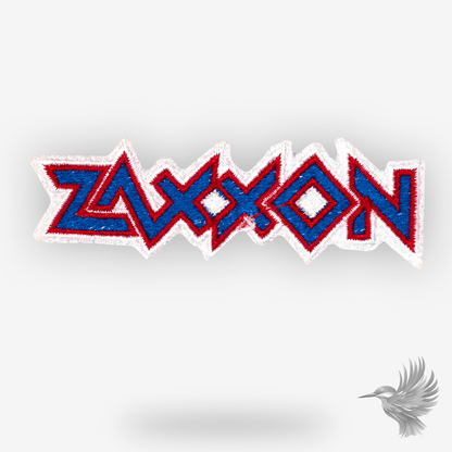 Zaxxon logo patch strygemærke broderet retro gamingmærke i blå, rød og hvid med klassisk arkadestil.
